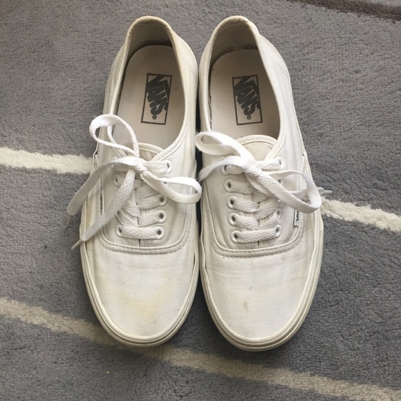 tie white vans